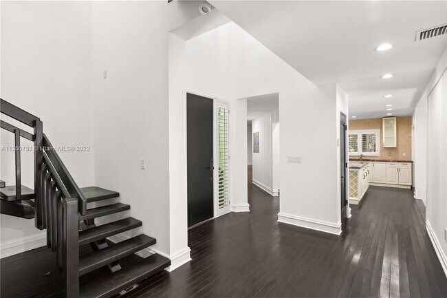 Building Photo - 3505 Wildwood Cir
