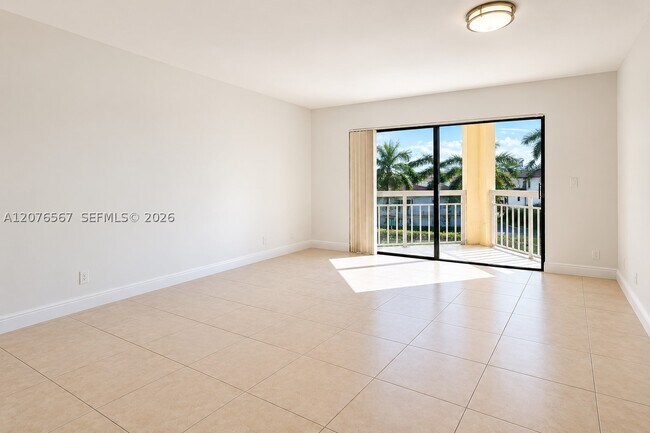 Building Photo - 8290 Lake Dr