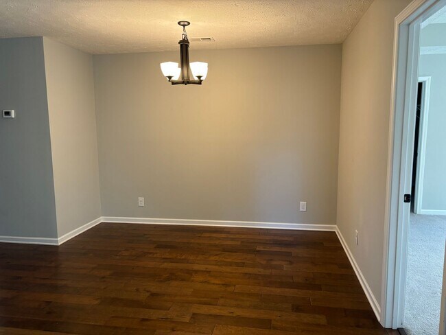Building Photo - Gorgeous 3 bed/ 2 baths home in Clarksville!