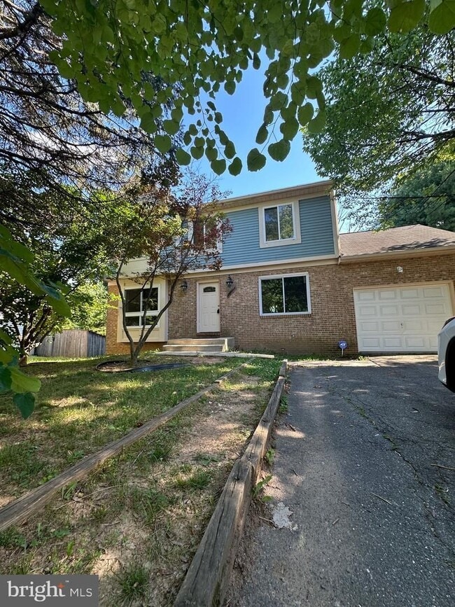 Building Photo - SPACIOUS SF IN GERMANTOWN ESTATES