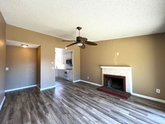 Foto del edificio - 4 Bed, 2 Bath in Highland, CA!