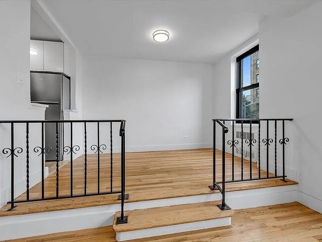 Building Photo - 411 E 26th St