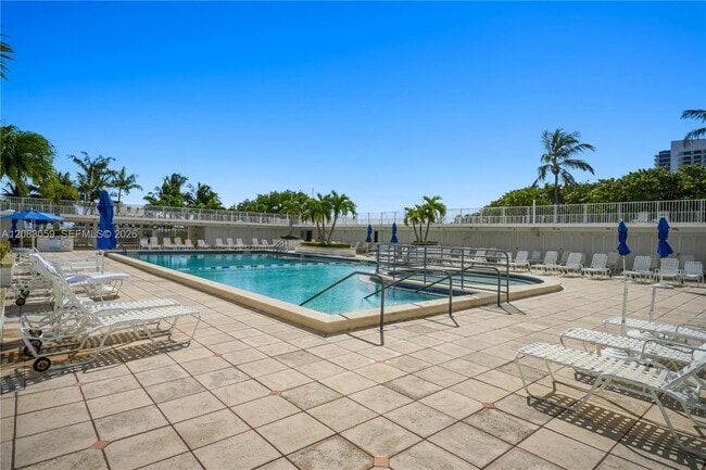 Building Photo - 4747 Collins Ave