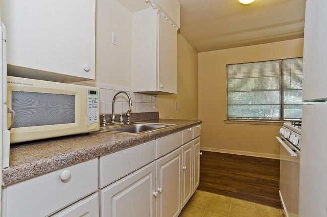 Building Photo - 3604 San Jacinto St