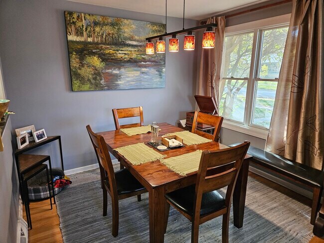Foto del edificio - 9257 Lawler Ave
