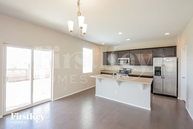 Foto del edificio - 6481 N Dunkirk Ct