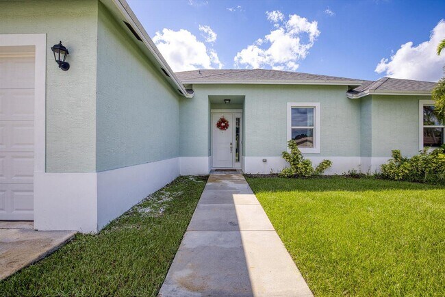Building Photo - 1150 SE Sabina Ln