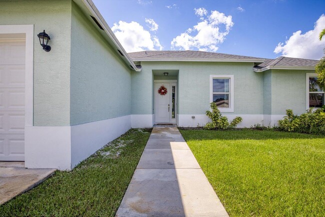 Building Photo - 1150 SE Sabina Ln