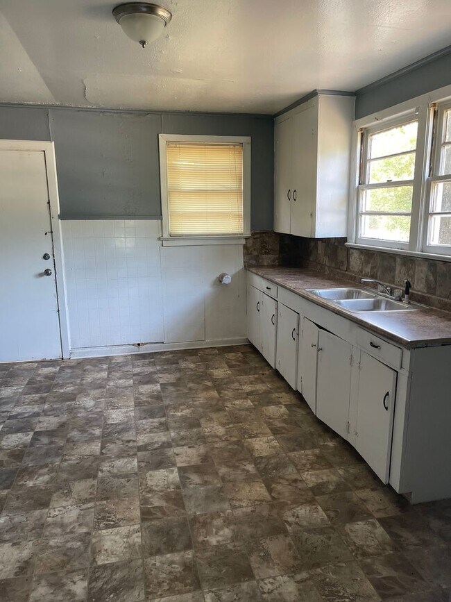 Foto del edificio - 331 W 77th St