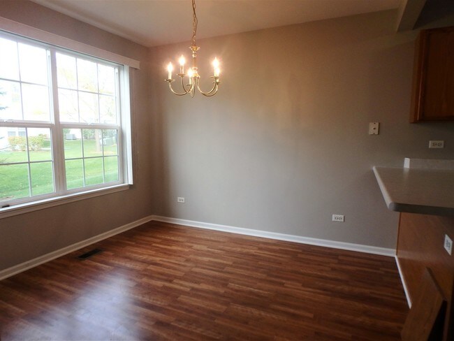 Building Photo - 1323 N Red Oak Cir