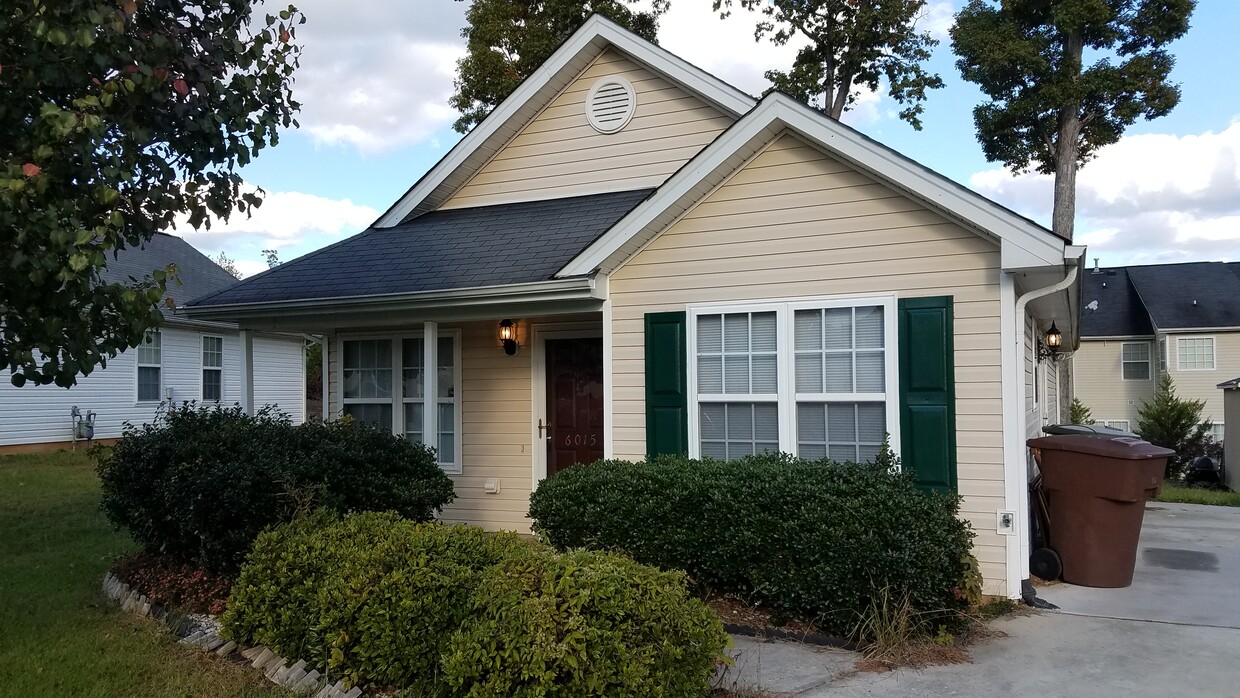 Foto principal - 6015 White Chapel Way