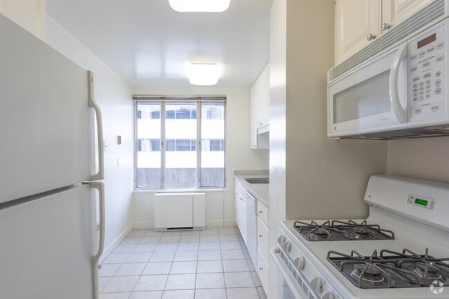 1BR, 1BA - 1,200 SF - London Normandy House