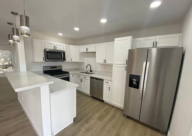 Foto del edificio - 4950 N Miller Rd