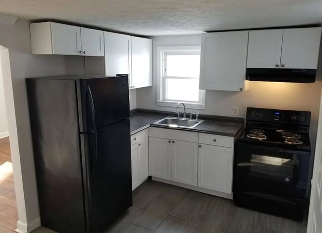 Building Photo - 3 bedroom house! WON'T LAST!