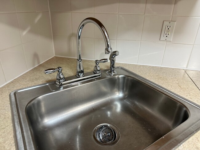 Foto del edificio - 6114 Palisade Ave