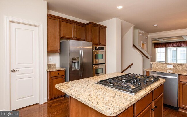 Building Photo - 3431 Kemper Rd