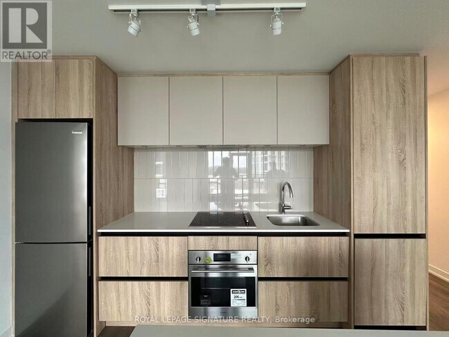 Photo du bâtiment - 7950-7950 Bathurst St