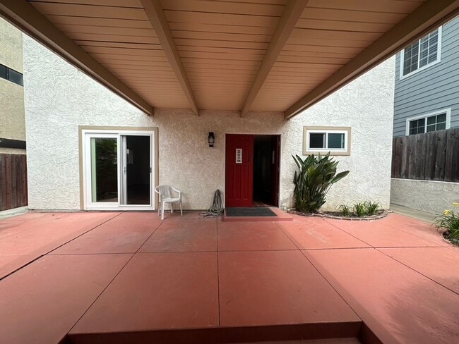 Building Photo - Charming Playa Del Rey Home with Spacious ...
