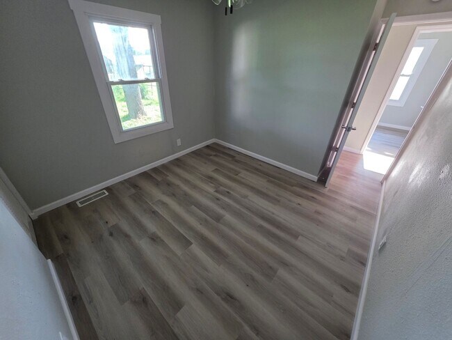 Foto del edificio - Beautiful 3BD/1BA Available Now