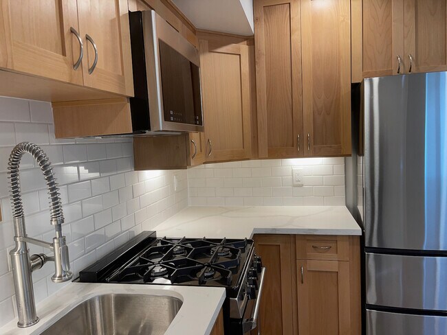 Building Photo - 4050 Bemis St