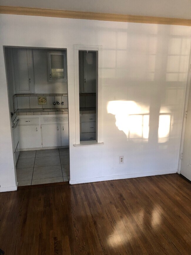 Foto del edificio - 875 N Hoover St