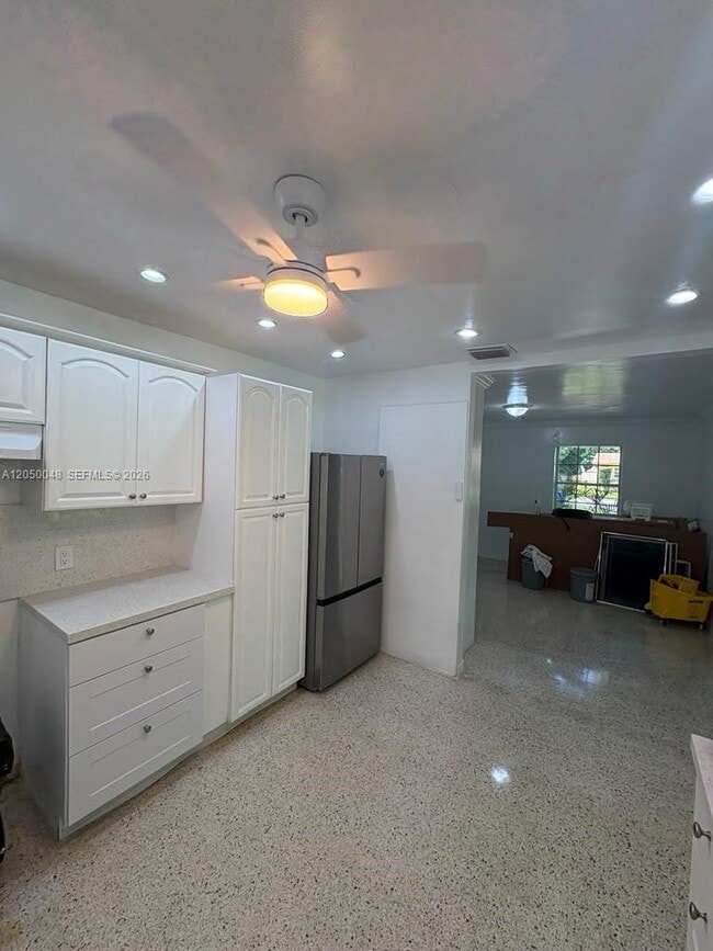Building Photo - 475 NE 164th St