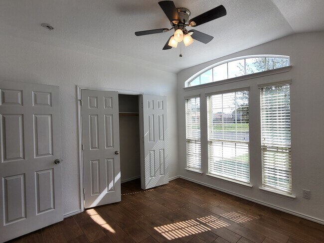 Foto del edificio - 6709 Mustang Creek Rd