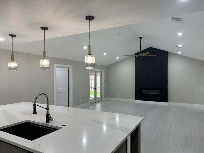 Foto del edificio - 5818 Ludington Dr