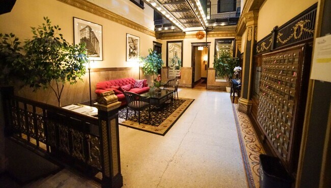 Foto del edificio - 2800 N Pine Grove Ave