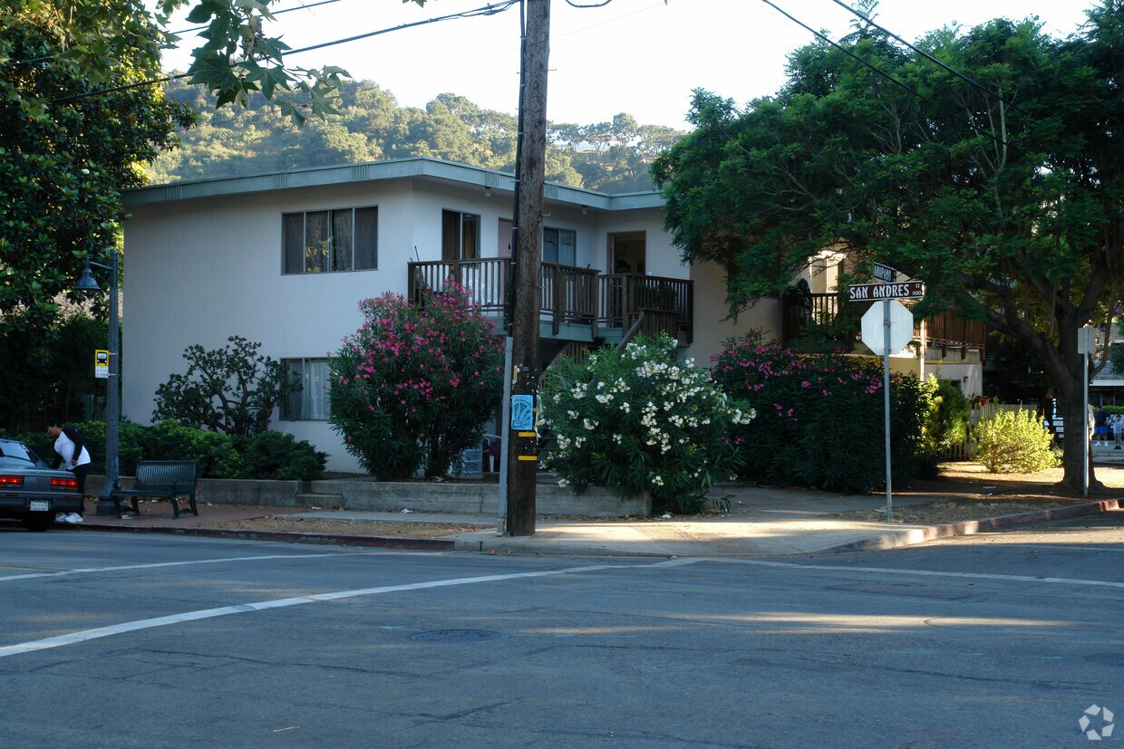 Primary Photo - 1135 San Andres St