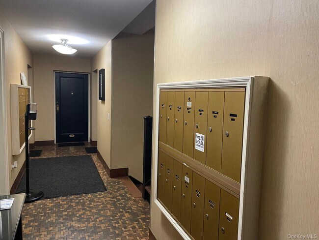 Foto del edificio - 1360 Midland Ave