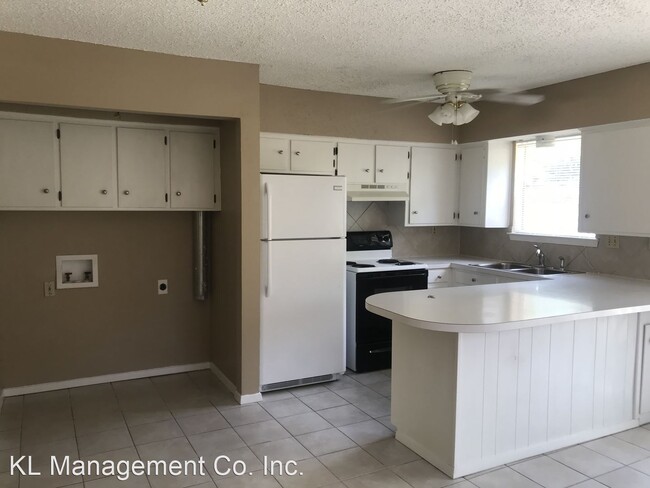 Building Photo - 124-126 Pebble Creek Dr