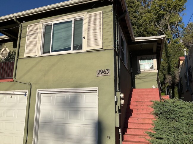 Foto del edificio - $500 off w/immediate lease signing! Duplex...
