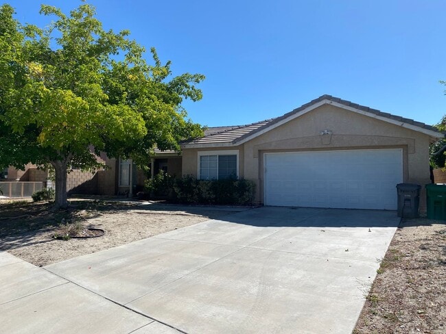 Building Photo - Palmdale 4 bedroom