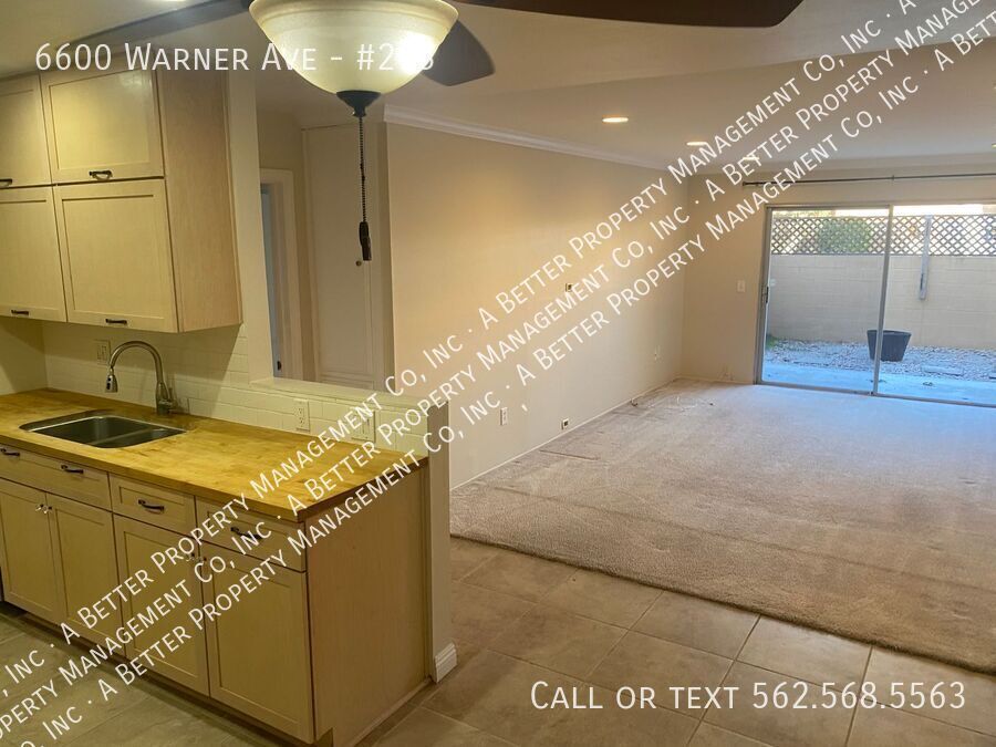 Foto principal - 1 Bedroom Condo w/Private Patio in Gated C...