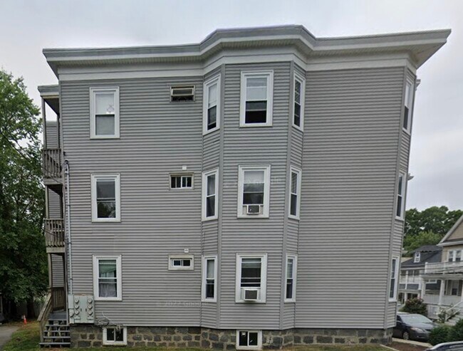 Foto del edificio - 34 Justin Rd