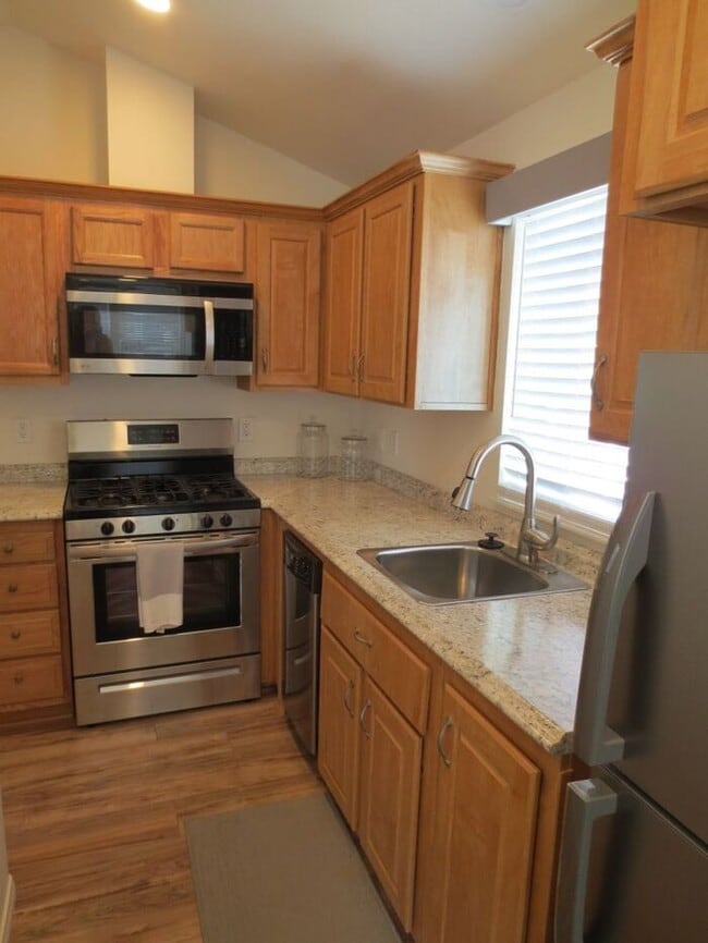 Building Photo - 1 Bedroom Unfurnished Cottage