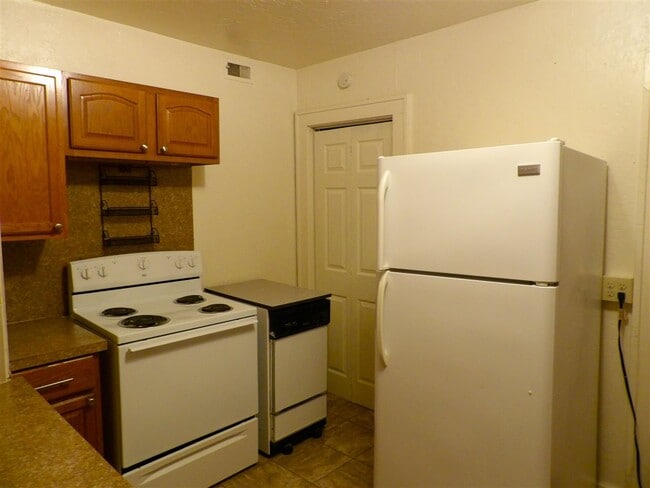 Building Photo - 716 NW Ferris Ave