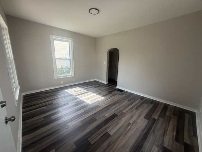 Building Photo - 5617 Abbottsford Ave