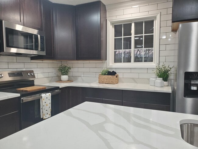 Building Photo - 130 Merlin Pl