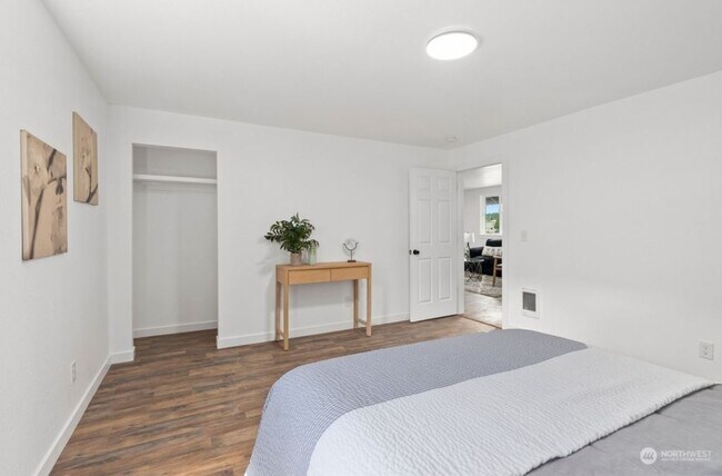 Cama 1 - 114 N Gold St