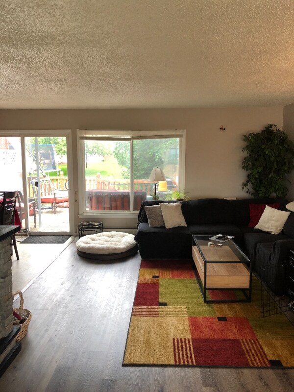 Building Photo - 2237 E Foothills Dr