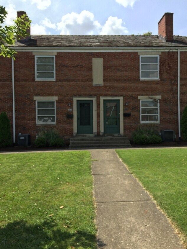 front of building - 1807 Northwest Blvd