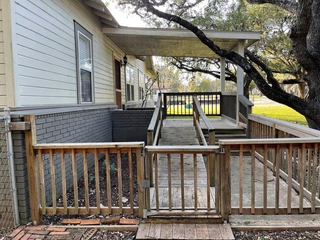 Foto del edificio - 2505 Drew Ln