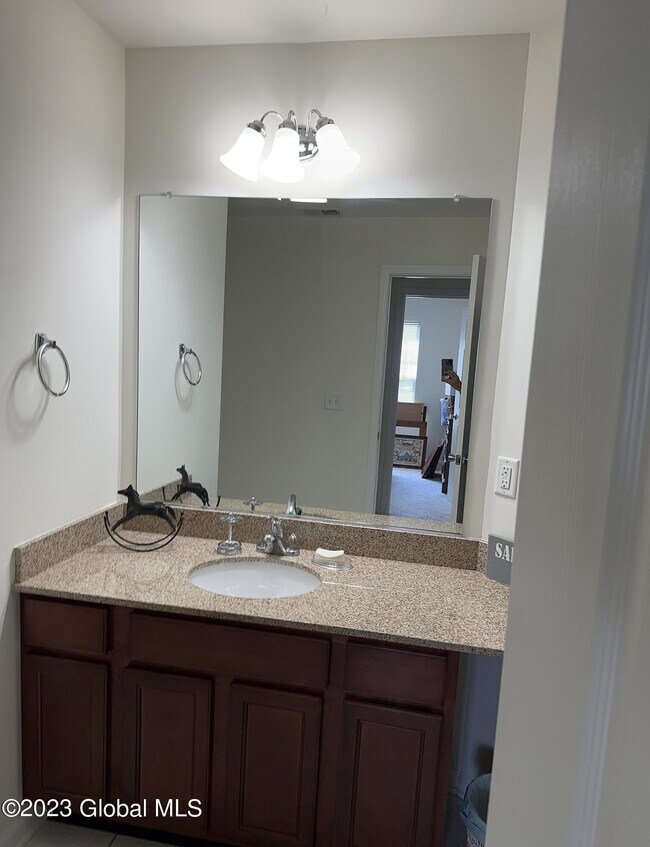 Building Photo - 6 Ascot Cir
