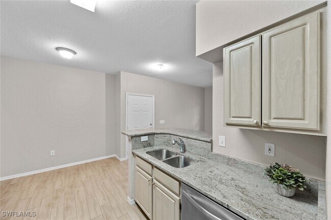 Foto del edificio - 23500 Walden Center Dr