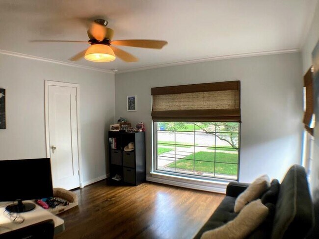 Building Photo - 2214 Lawndale Dr