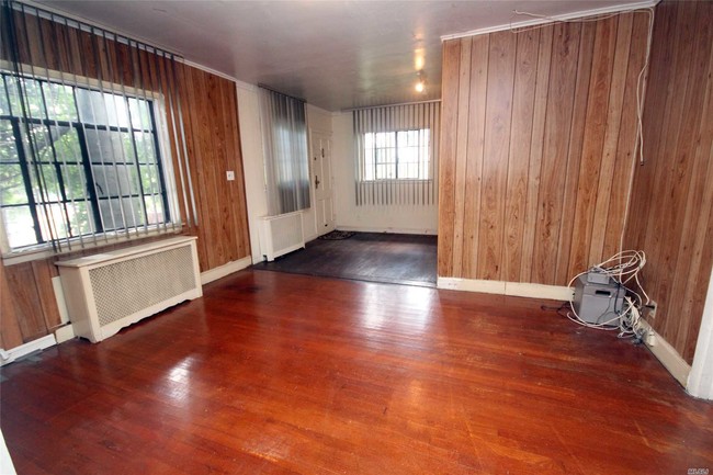 Foto del edificio - 75-86-86 182nd St