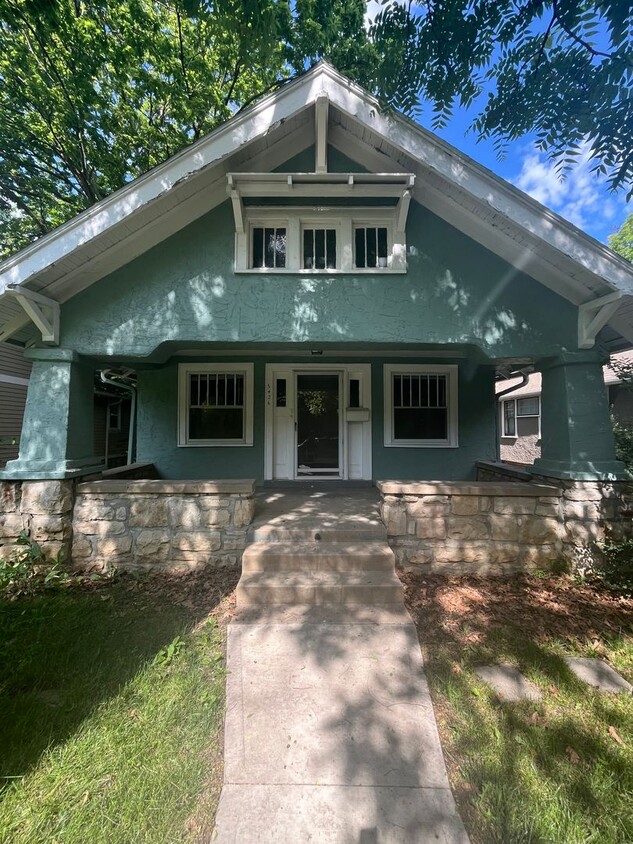 Primary Photo - AVAILABLE NOW! 2 Bed 1 Bath Home! $1350.00