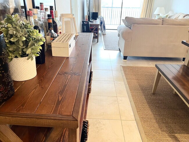 Building Photo - 40 NE Plantation Rd